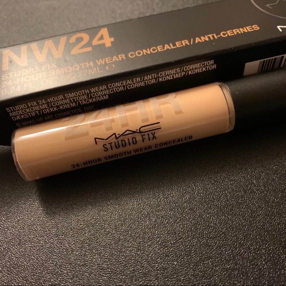 MAC STUDIO FIX 24-HOUR SMOOTH WEAR CONCEALER NW24